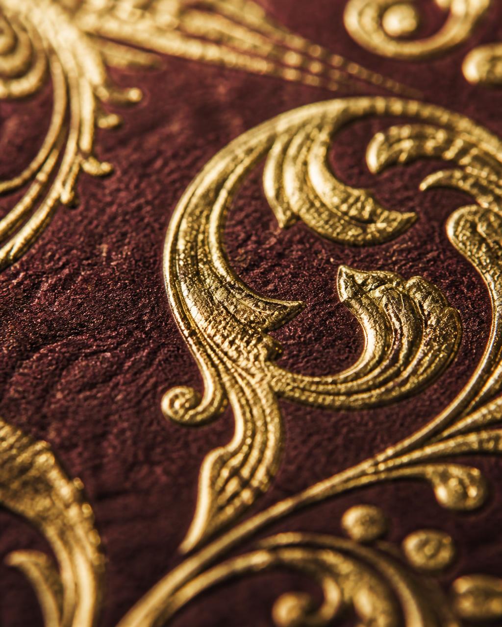 Detalhe do relevo dourado da embalagem do Drink de Bruxo